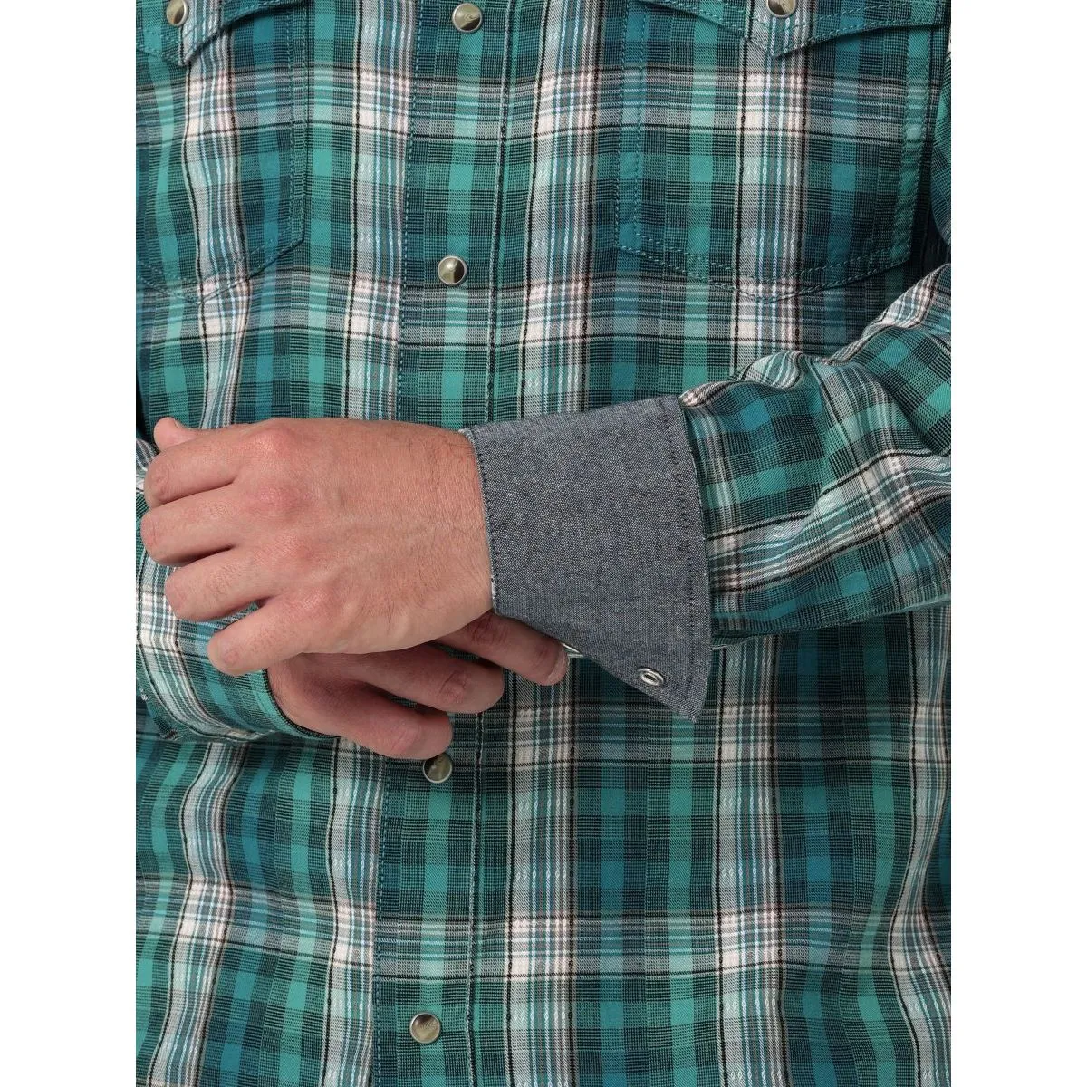 MEN'S WRANGLER RETRO® PREMIUM LONG SLEEVE WESTERN SNAP PLAID SHIRT IN GREEN DAZE